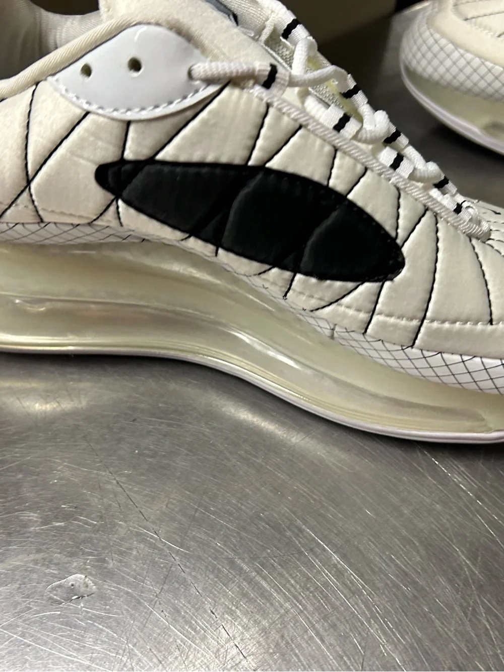 Nike Air Max 720 Size 10 Men